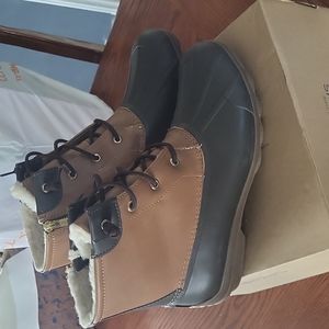 Sperry women's winter boots size 9